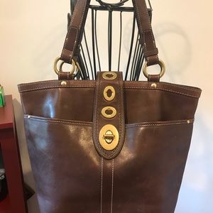 Coach vintage brown leather with gold buckle excellent condition
